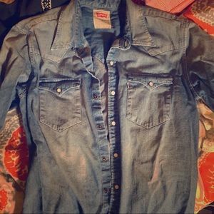 Iconic SF Levi’s cowgirl snappy shirt!